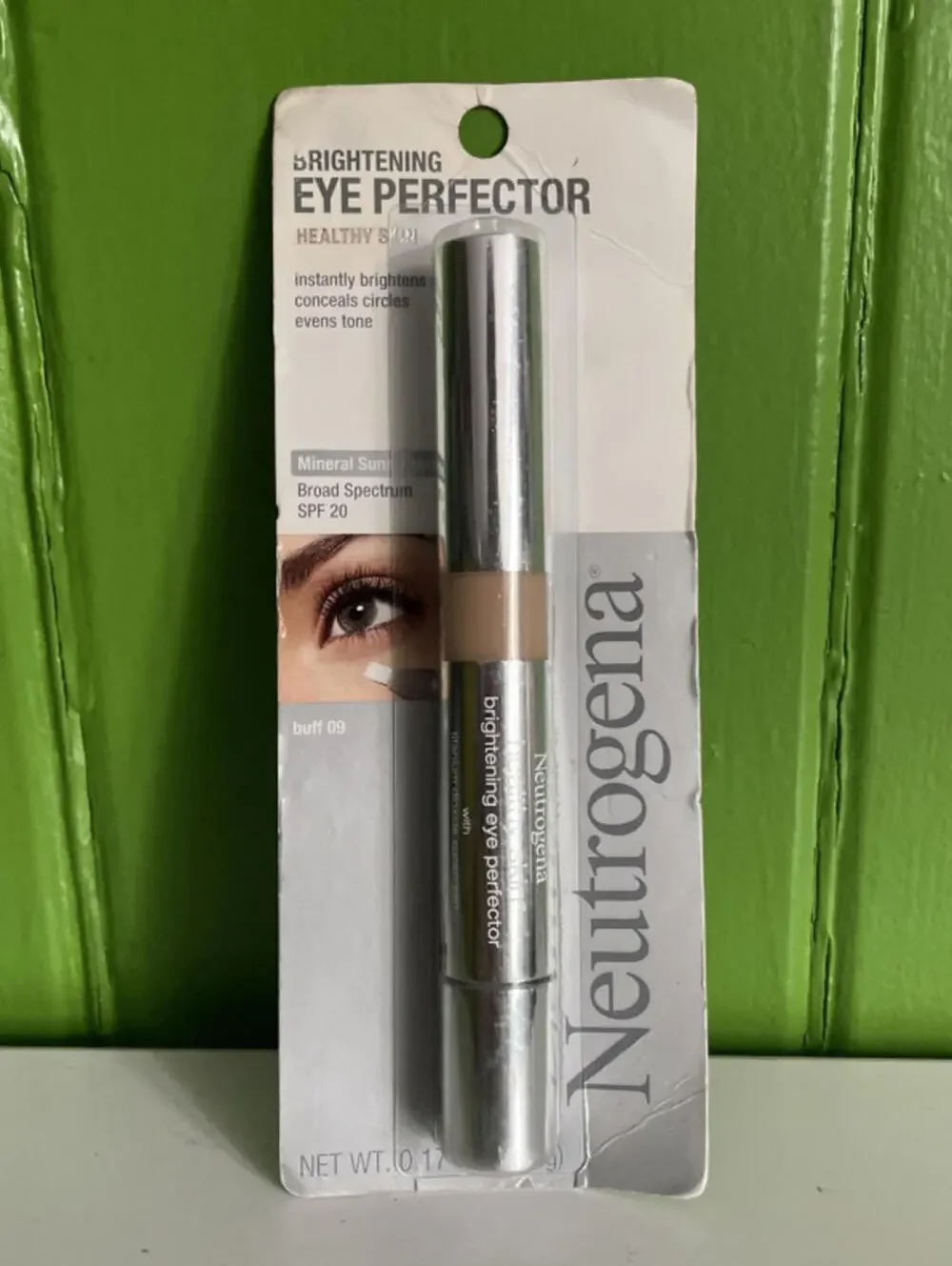 NEUTROGENA HEALTHY SKIN BRIGHTENING EYE PERFECTOR Concealer # 09 BUFF